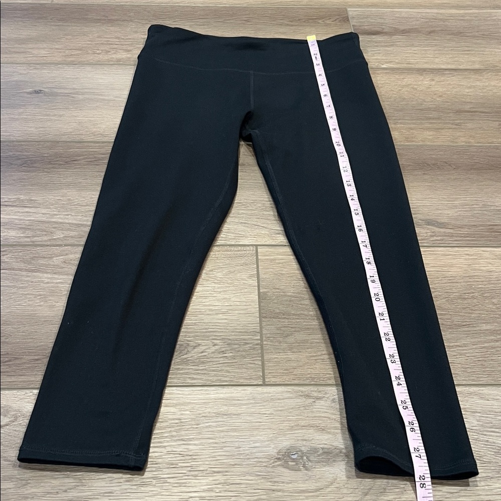 Fabletics Calf Length Cropped Athletic Workout Pants  Solid Black - Picture 2 of 9